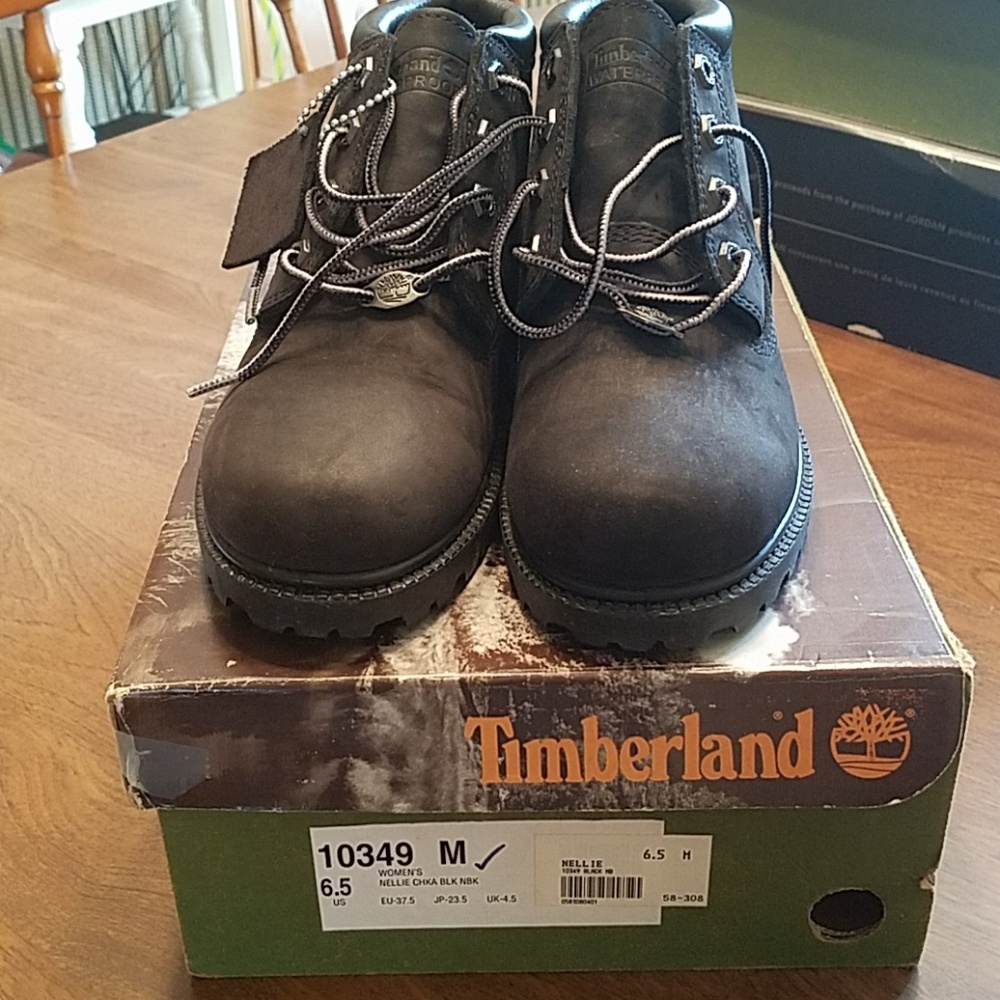 Like New Black Timberlands 6.5 womens
